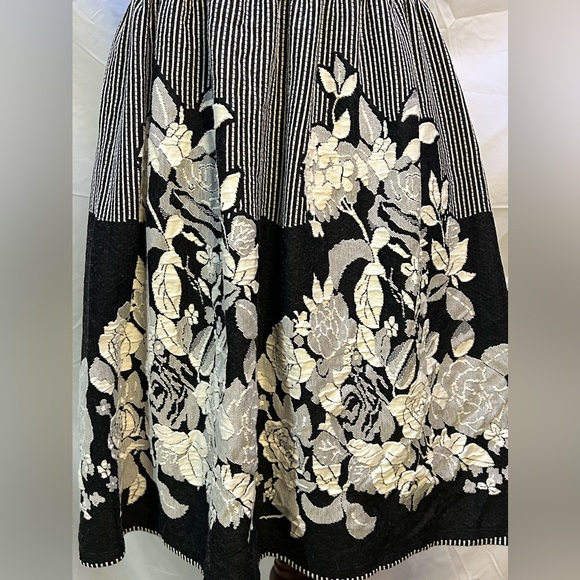 Romantic Black White Striped A-Line Dress Floral Detail & Peekaboo Cutout Size L - Picture 4 of 8